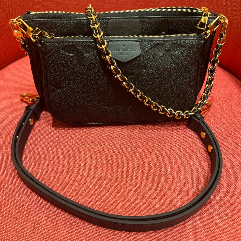 Louis Vuitton AUTHENTIC Multi pochette comes with the dust bag and box!